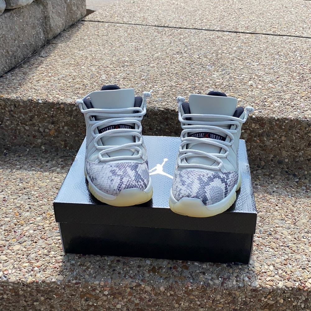 Jordan 11 Retro Low snake Light Bone